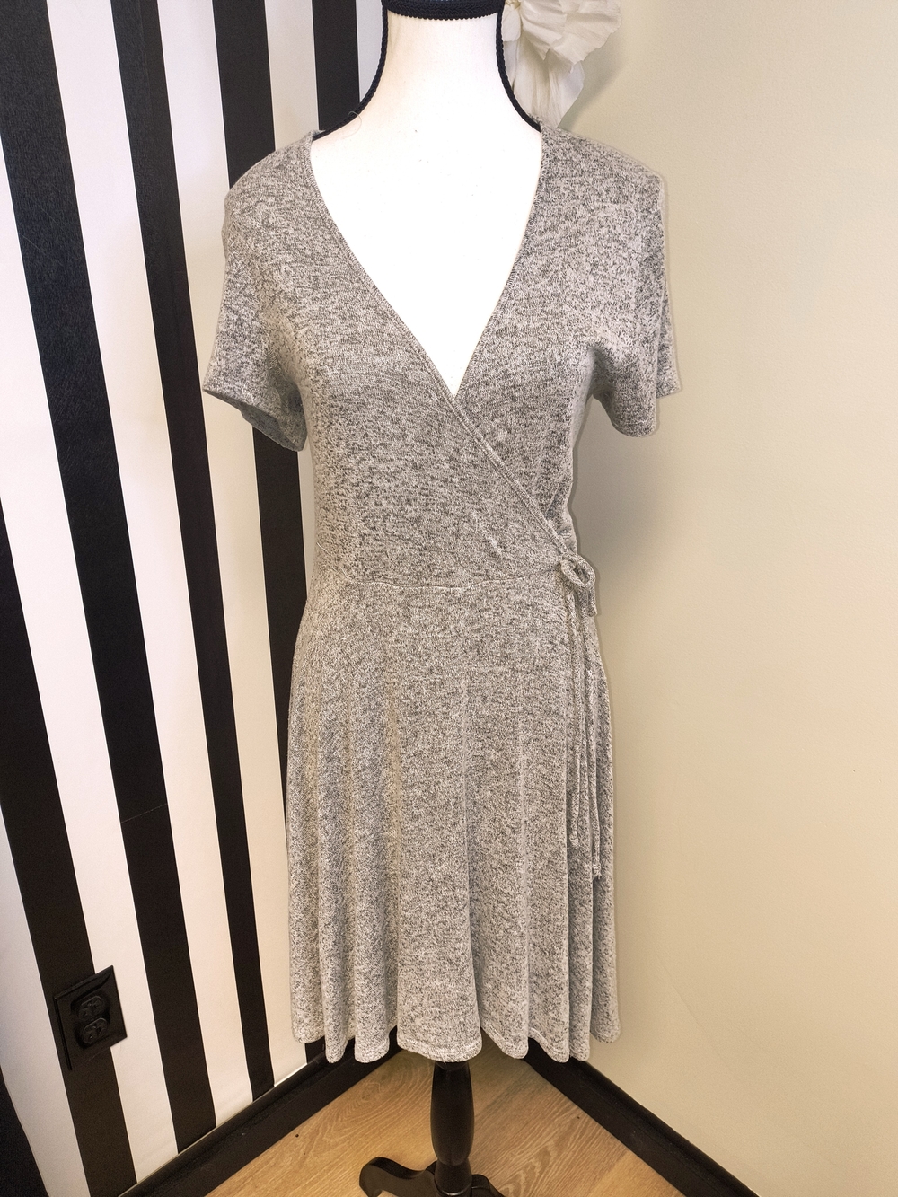 Alya Gray Short-Sleeve Wrap Dress with Side Tie - Picture 2 of 4